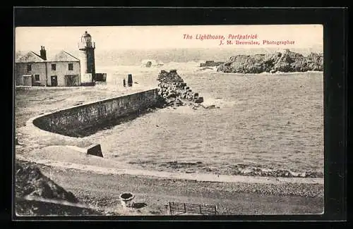 AK Portpatrick, The Lighthouse, Leuchtturm mit Kaimauer