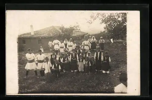 AK Dorfbewohner in mazedonischer Tracht