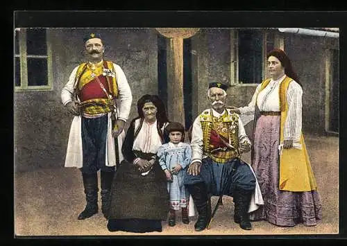 AK Montenegro, Montenegriner Familie in Tracht