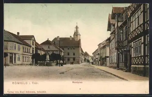 AK Römhild /Th., Marktplatz-Partie mit Brunnendenkmal