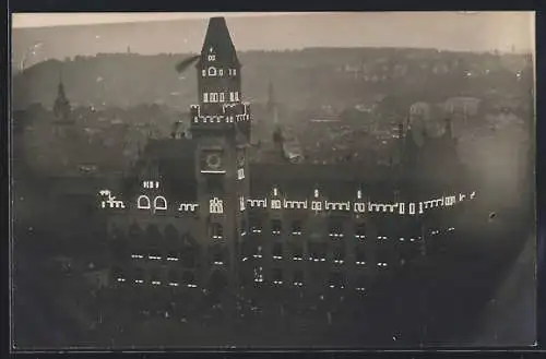 Foto-AK Saarbrücken, Rheinische Jahrtausendfeier 1925, Illuminiertes Rathaus