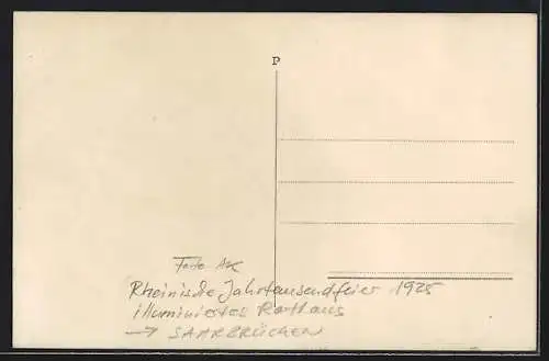 Foto-AK Saarbrücken, Rheinische Jahrtausendfeier 1925, Illuminiertes Rathaus