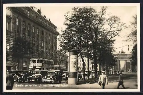 AK Berlin, Strasse Unter den Linden mit Hotel Adlon