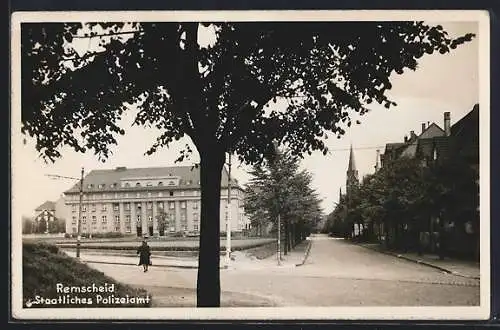 AK Remscheid, Staatliches Polizeiamt mit Strassenpartie