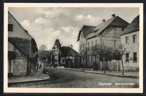 AK Schafstädt, Bahnhofstrasse mit Kindern