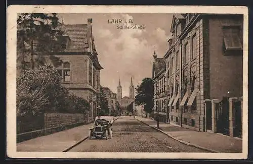 AK Lahr i. B., Schiller-Strasse mit Auto