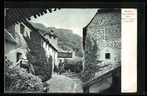 AK Bozen, Burg Runkelstein, Blick vom Söller in den Hof