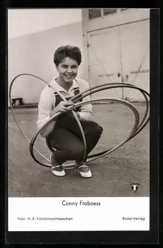 Foto-AK Conny Froboess mit Hula-Hoop-Reifen