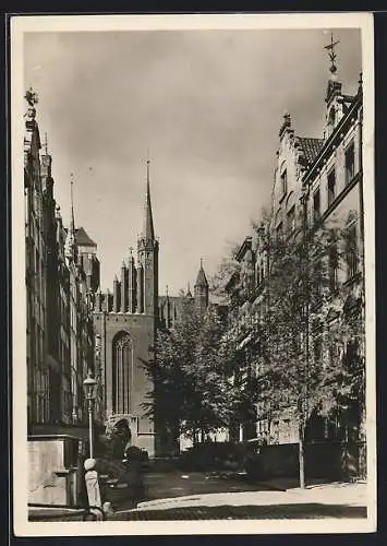 AK Danzig, Marienkirche von der Frauengasse aus