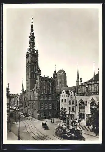 AK Danzig / GdanskRathaus mit Langemarkt, Neptunsbrunnen, Artushof und Marienkirchturm