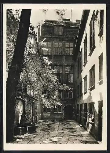 AK Danzig, Uphagenhaus, Langgasse 12, Hofansicht