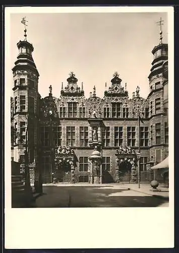 AK Danzig, Zeughaus, Ostfront mit Brunnenhaus