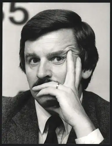 Fotografie Sven Simon, Bonn, Jürgen Möllemann mit nachdenklichem Blick