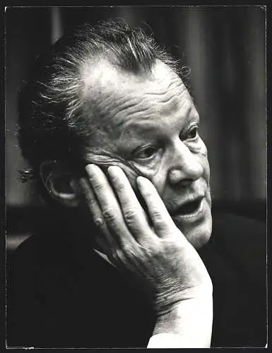 Fotografie PA Sven Simon, Bonn, Bundeskanzler Willy Brandt während eines Gespräches