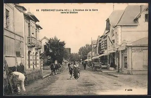 AK Pornichet, L`Avenue de la Gare vers la Station