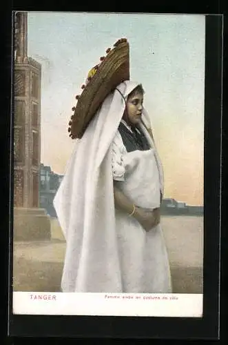 AK Femme arabe en costume de ville