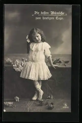 Foto-AK L.J. & F.F. Nr. 3057 /2: Mädchen in hellem Spitzenkleid mit Fliederblumen