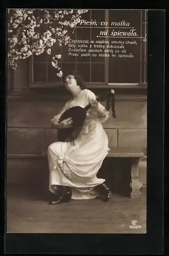 Foto-AK GL Co Nr. 4602 /6: Junge Frau spielt auf einer Laute