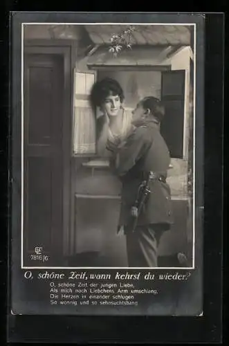 Foto-AK GL Co Nr. 7816 /6: Soldat in Uniform mit Bajonett am Fenster mit seiner Liebsten, Studiokulisse