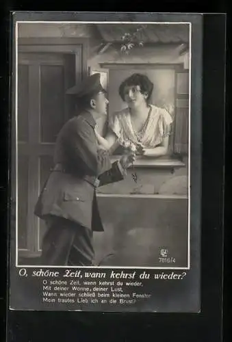 Foto-AK GL Co Nr. 7816 /4: Soldat in Uniform mit seiner Liebsten am Fenster, Studiokulisse