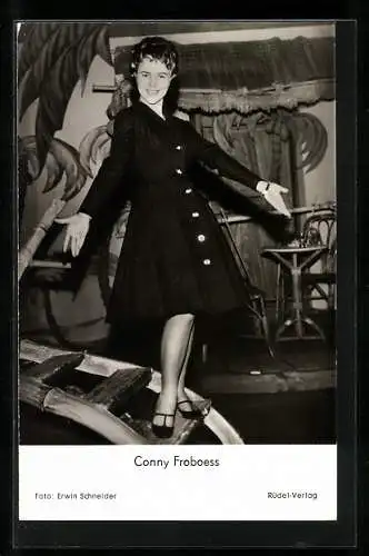 AK Musikerin Conny Froboess in einer Tanzszene