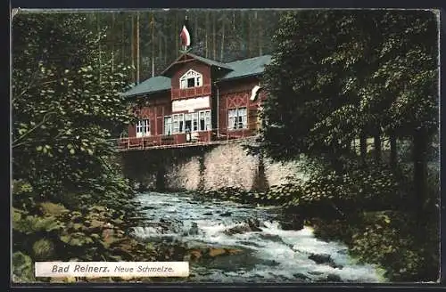 AK Bad Reinerz, Gasthof Neue Schmelze, vom Fluss gesehen