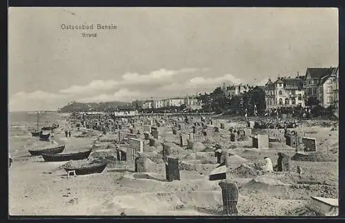 AK Bansin /Ostsee, Strand mit Ortspanorama