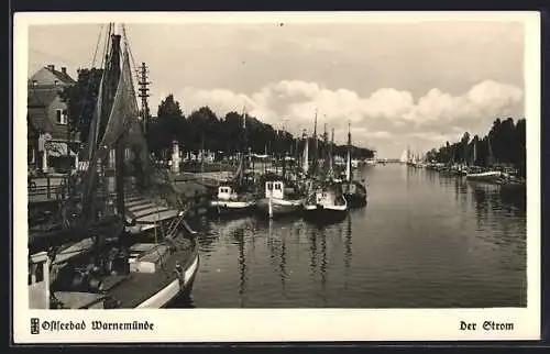 AK Warnemünde, Partie am Ostseebad mit Booten und der Strom