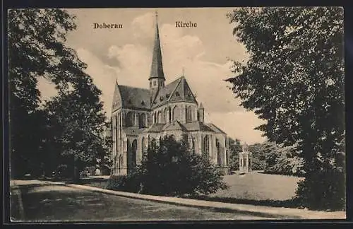 AK Doberan, Kirche mit Strasse