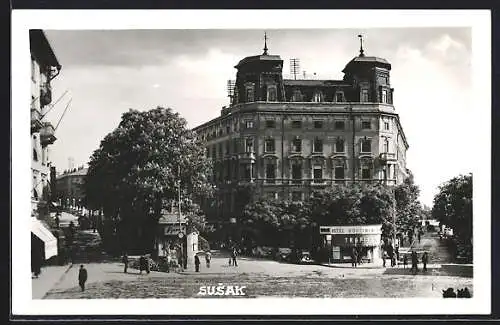 AK Susak, Strassenpartie mit Hotel Kontinental