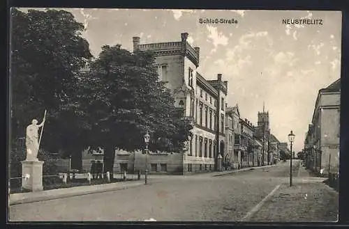 AK Neustrelitz, Blick in die Schlossstrasse