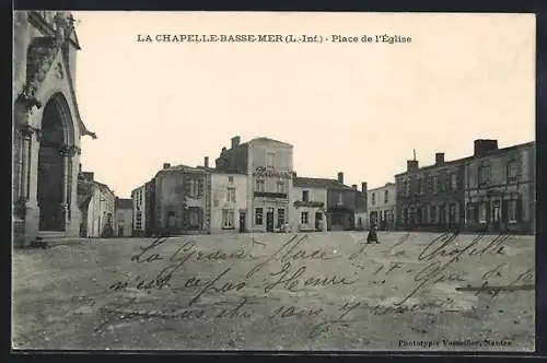 AK La Chapelle-Basse-Mer, Place de l`Eglise