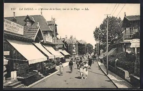 AK La Baule, L`Avenue de la Gare, vue de la Plage