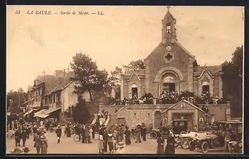 AK La Baule, Sortie de Messe