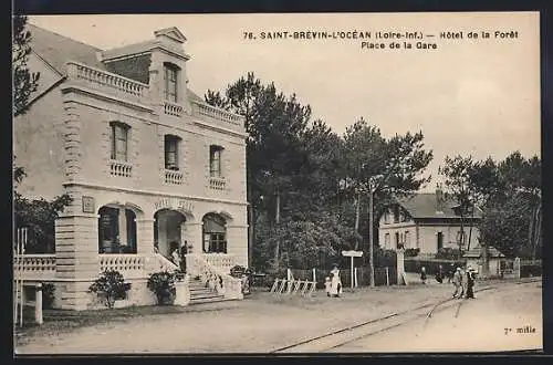 AK Saint-Brévin-l`Océan, Hôtel de la Forêt & Place de la Gare