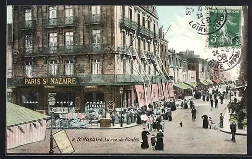 AK St. Nazaire, La rue de Nantes, Strassenpartie