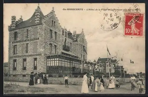 AK Ste-Marguerite, L`Hôtel de la Plage et sa Terrasse vue sur la mer