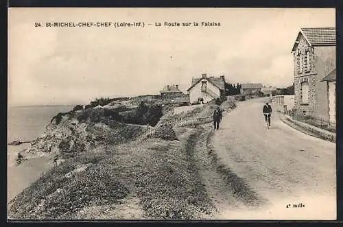 AK Saint-Michel-Chef-Chef, La Route sur la Falaise