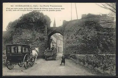 AK Guérande, La Porte Vannetaise avec calèches et enfant