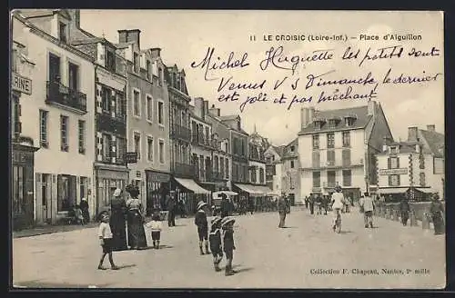 AK Le Croisic, Place d`Aiguillon avec passants et bâtiments historiques