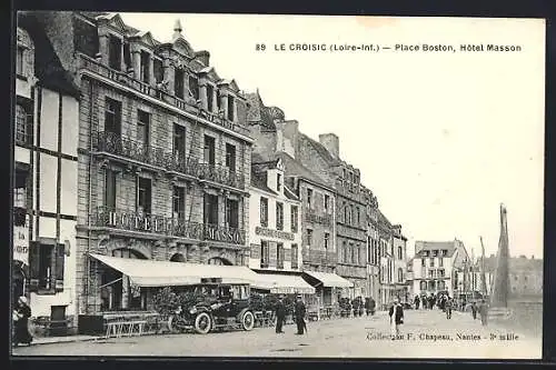 AK Le Croisic, Place Boston avec Hôtel Masson et une voiture ancienne devant