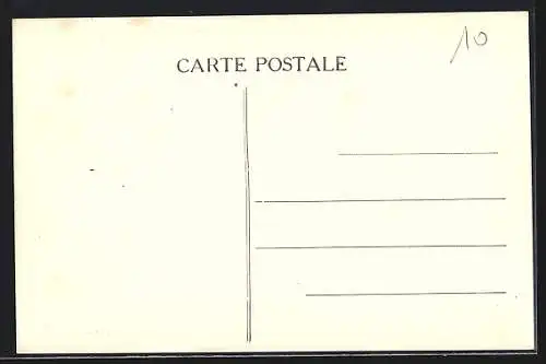 AK Le Croisic, Place Boston avec Hôtel Masson et une voiture ancienne devant