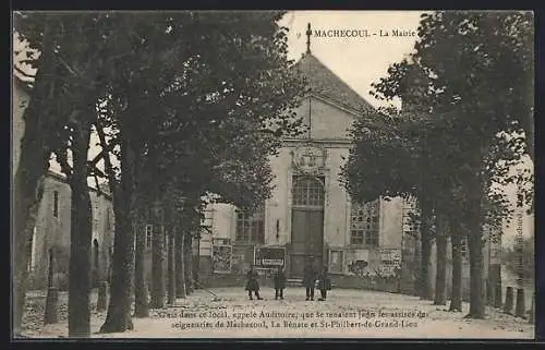 AK Machecoul, La Mairie et l`Auditoire entourés d`arbres