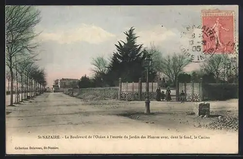 AK St-Nazaire, Le Boulevard de l`Océan à l`entrée du Jardin des Plantes avec, dans le fond, le Casino