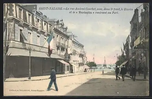 AK Saint-Nazaire, La rue Amiral Courbet avec le Bassin et le Mustapha rentrant au Port