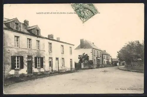 AK Saint-Lumine-de-Clisson, Rue principale avec maisons et arbres