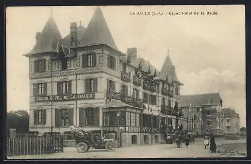 AK La Baule, Grand Hôtel de La Baule avec voiture et passants