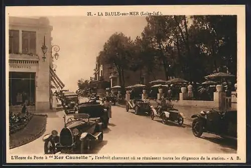 AK La Baule-sur-Mer, L`Heure du Porto à Ker Causerie avec voitures et terrasses élégantes