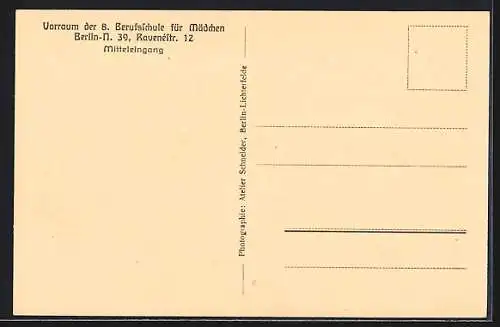 AK Berlin-Gesundbrunnen, Vorraum der 8. Berufsschule für Mädchen, Ravenéstr. 12, Innenansicht