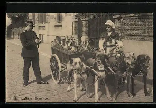 AK Flämische Milchhändlerin mit Hundegespann und Polizeibeamten